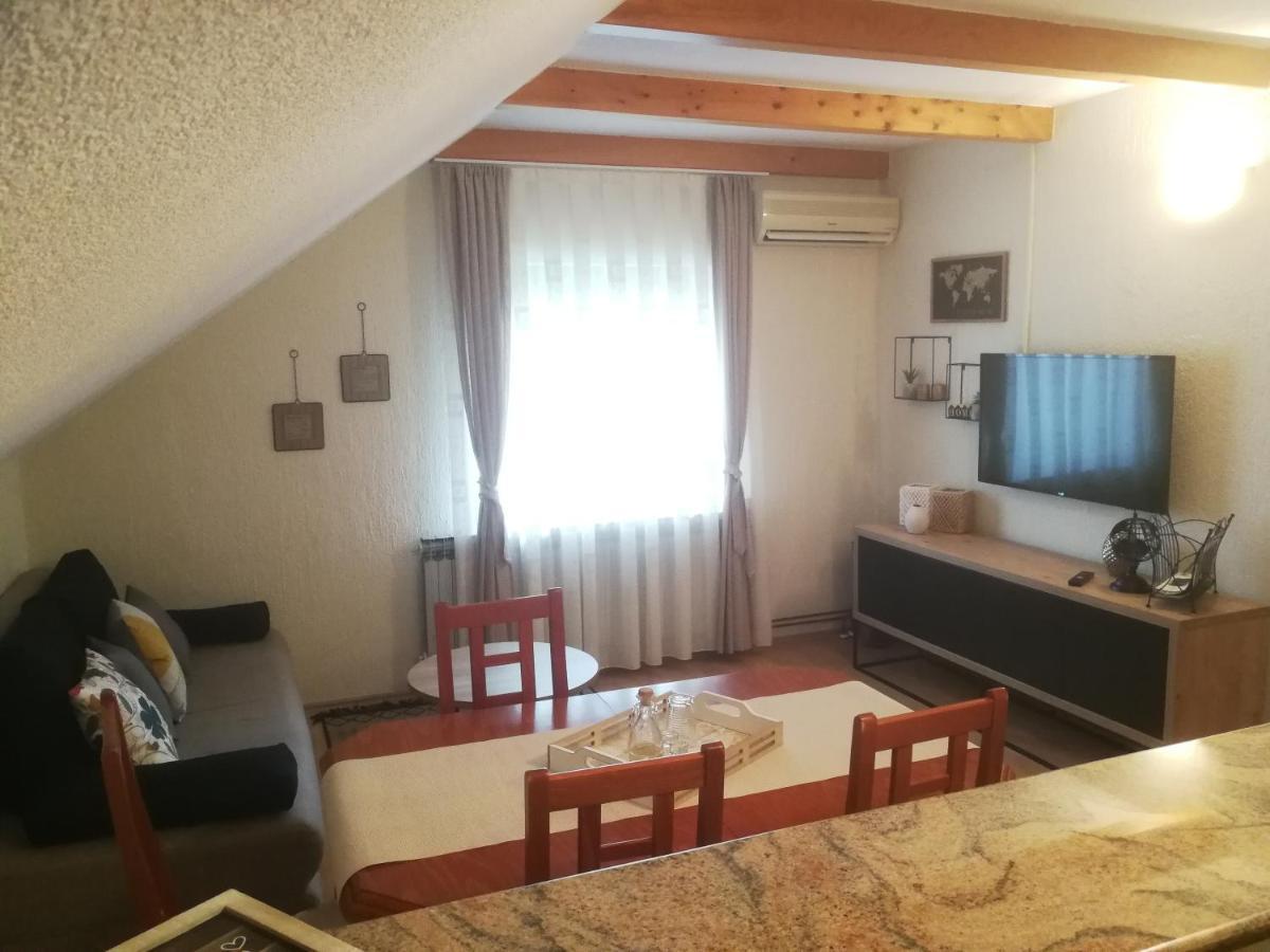 Apartmant & Room Bruna Drežnik Grad Eksteriør bilde