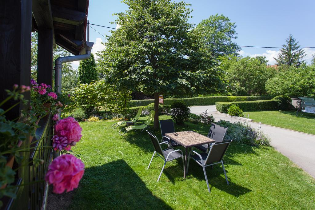 Apartmant & Room Bruna Drežnik Grad Eksteriør bilde