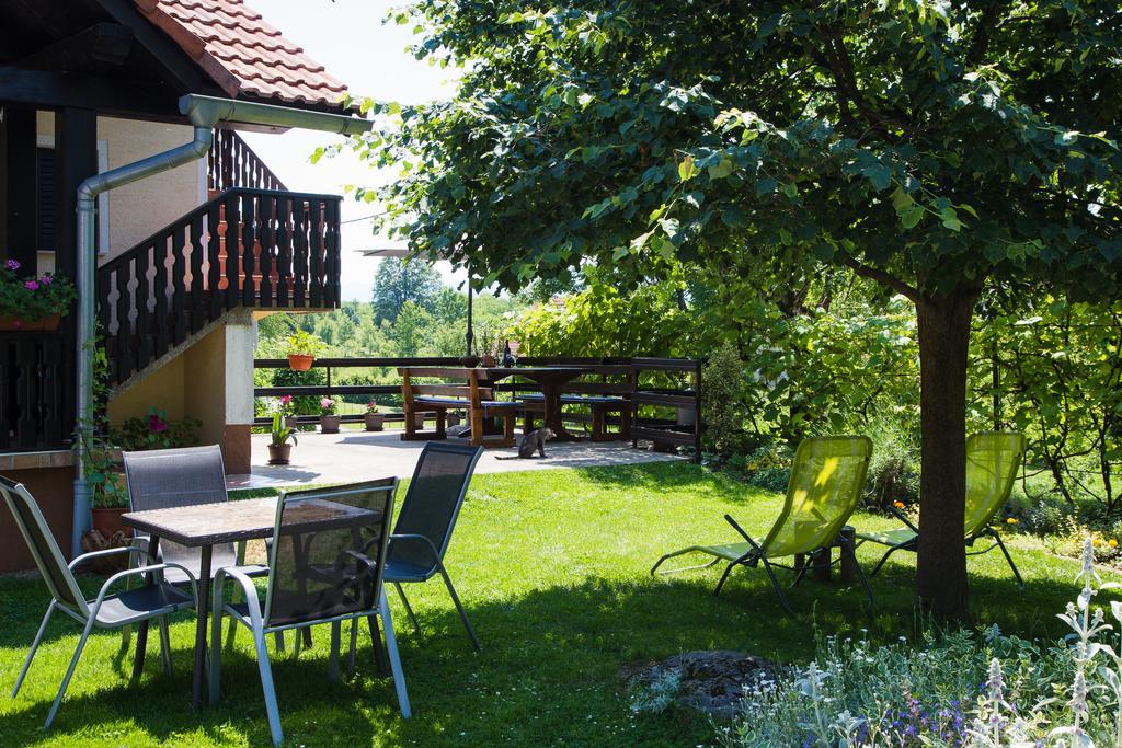 Apartmant & Room Bruna Drežnik Grad Eksteriør bilde