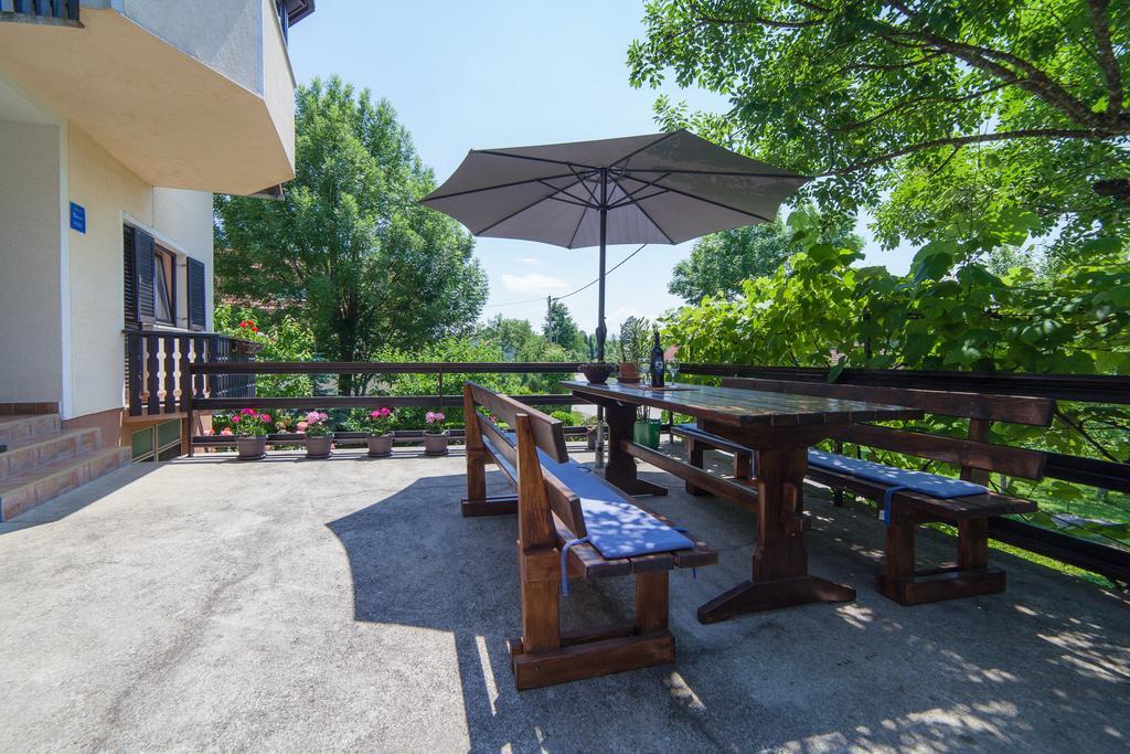 Apartmant & Room Bruna Drežnik Grad Eksteriør bilde