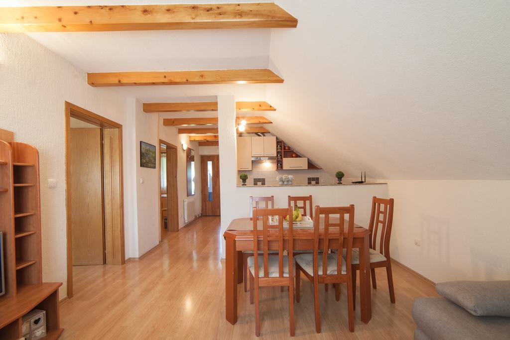 Apartmant & Room Bruna Drežnik Grad Eksteriør bilde