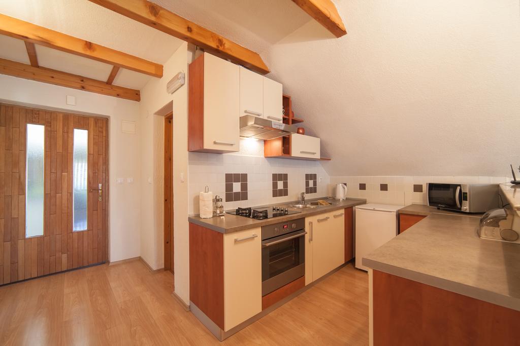 Apartmant & Room Bruna Drežnik Grad Eksteriør bilde