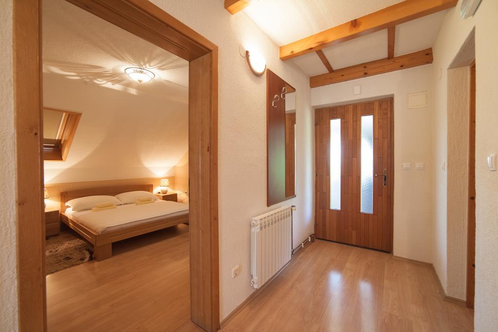 Apartmant & Room Bruna Drežnik Grad Eksteriør bilde