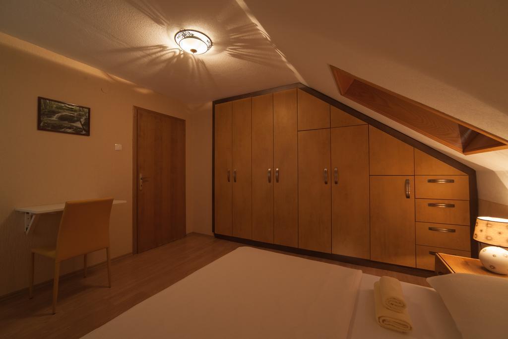 Apartmant & Room Bruna Drežnik Grad Eksteriør bilde