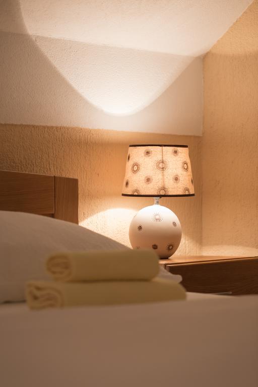 Apartmant & Room Bruna Drežnik Grad Eksteriør bilde