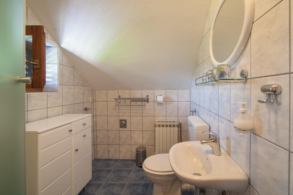 Apartmant & Room Bruna Drežnik Grad Eksteriør bilde