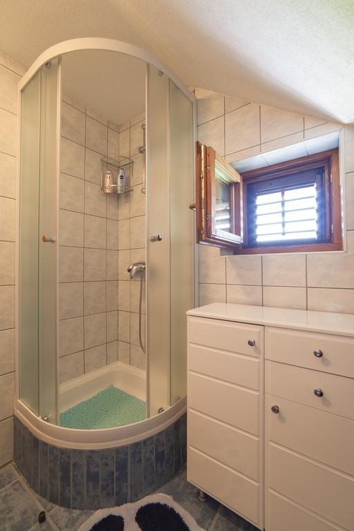 Apartmant & Room Bruna Drežnik Grad Eksteriør bilde