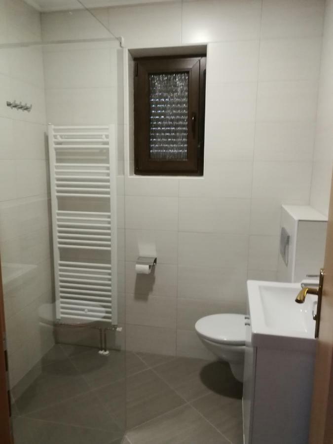 Apartmant & Room Bruna Drežnik Grad Eksteriør bilde